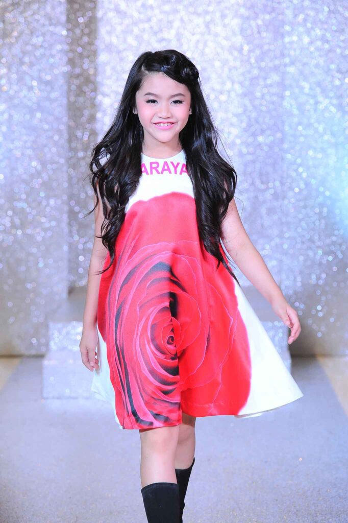 ชุดลายดอกกุหลาบ